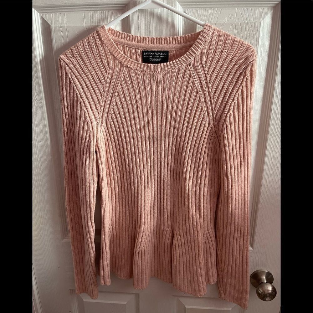 Banana Republic light pink crew neck sweater sz M